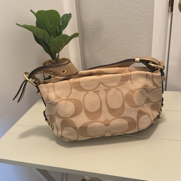 Small authen Coach purse. Cream and gold, leather straps. Gently used - Picture 2 of 9